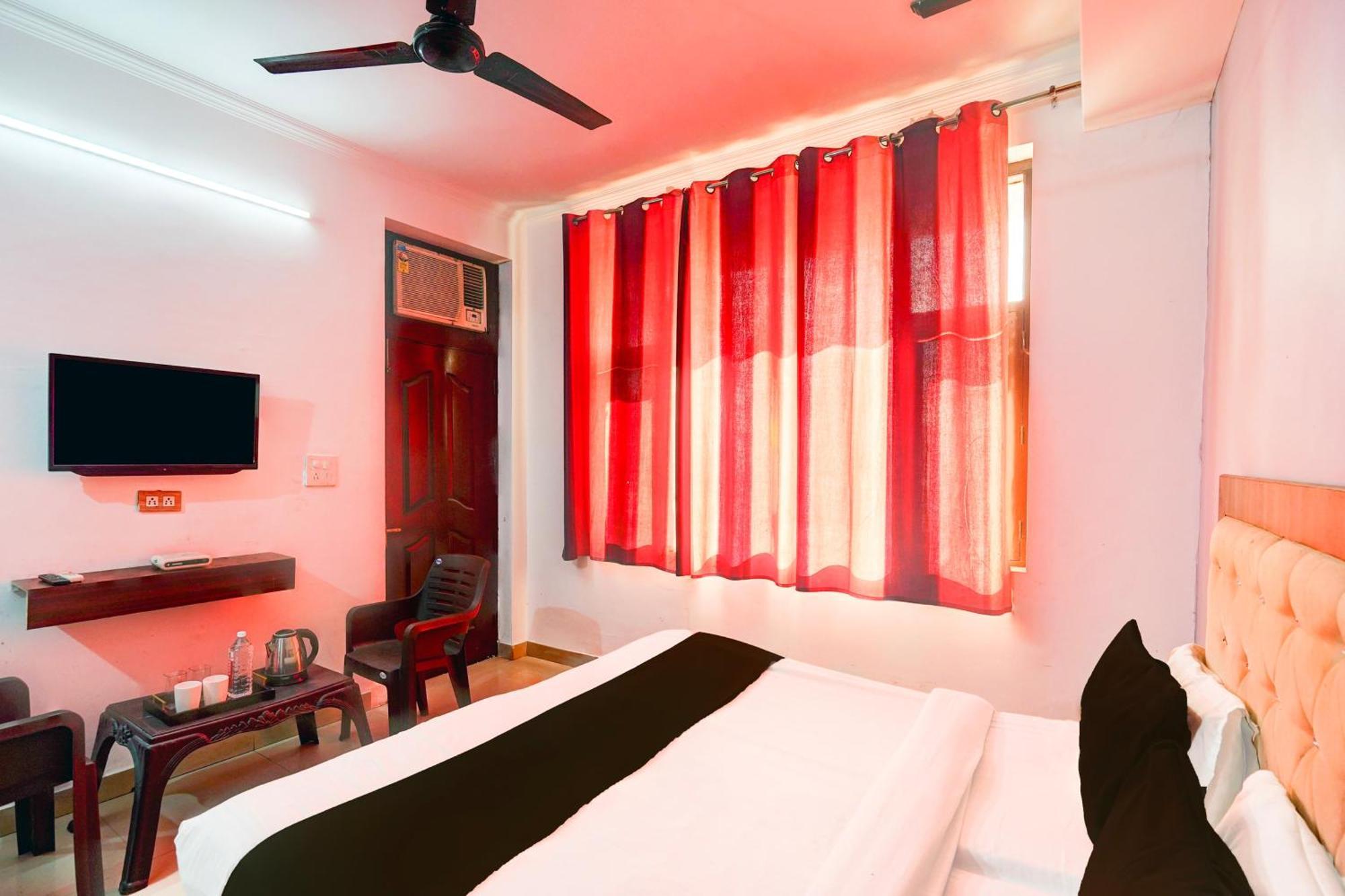 Super Hotel O Palm Dehradun Extérieur photo