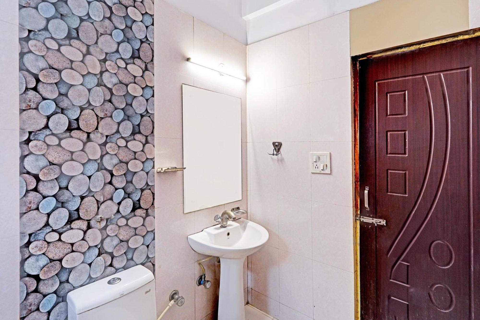 Super Hotel O Palm Dehradun Extérieur photo