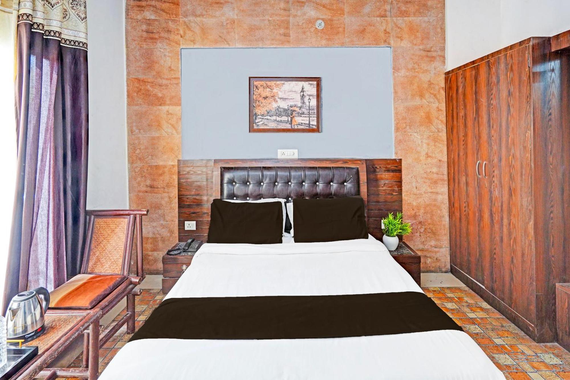 Super Hotel O Palm Dehradun Extérieur photo